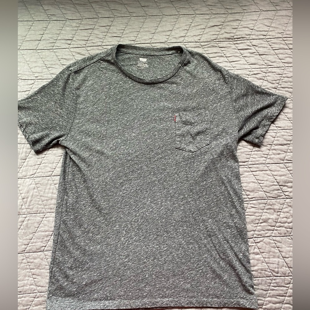Levi’s tight fitting front pocket shirt. Men’s Large dark Grey